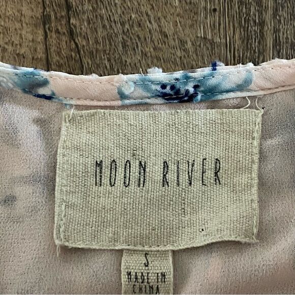 Moon River Top Cold Shoulder Pink Floral Appliqué Blouse - Picture 3 of 10